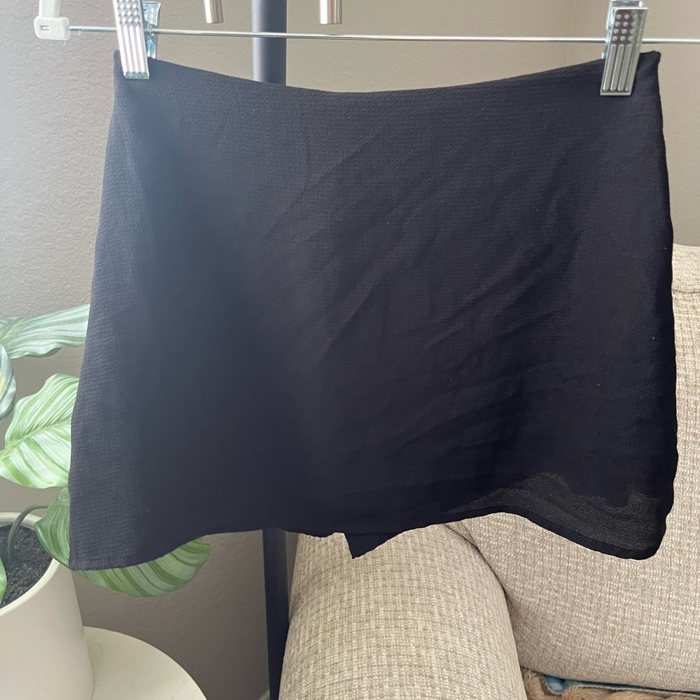 Black Ruffle Mini Skirt XS - Picture 9 of 10